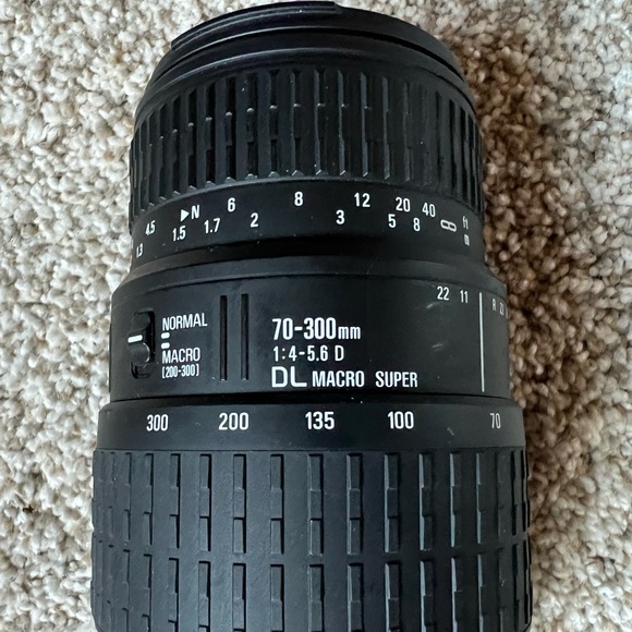 Nikon Film Camera w/ Sigma 70-300mm f4-5.6 dl macro super lens lot - Picture 4 of 9